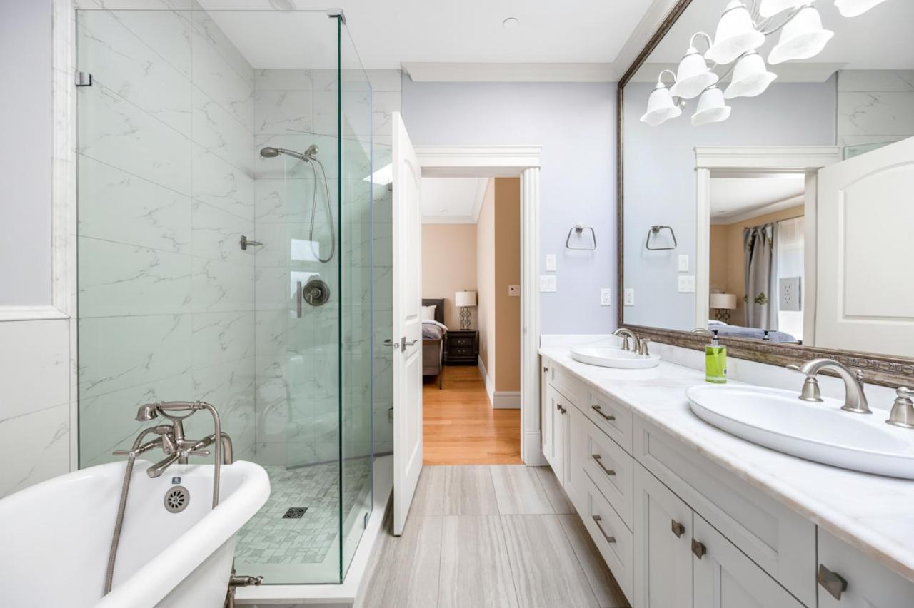 Vancouver Haven: Luxurious Private Bedroom Near Attractions Dış mekan fotoğraf