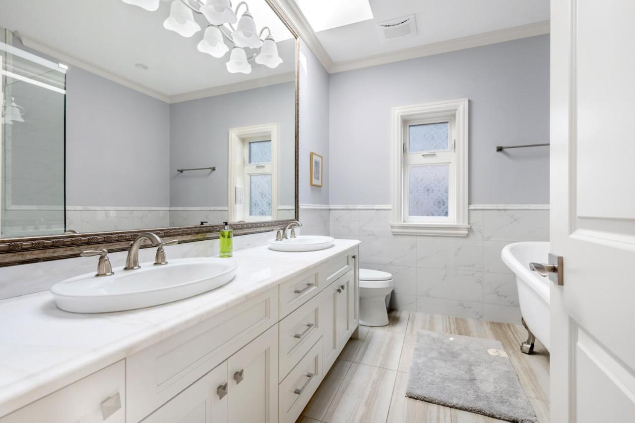 Vancouver Haven: Luxurious Private Bedroom Near Attractions Dış mekan fotoğraf
